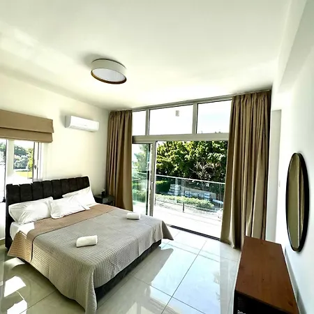 Seaside Bliss 1-Bed Apt Paphos Buitenkant foto