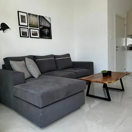 Seaside Bliss 1-Bed Apt Paphos Buitenkant foto