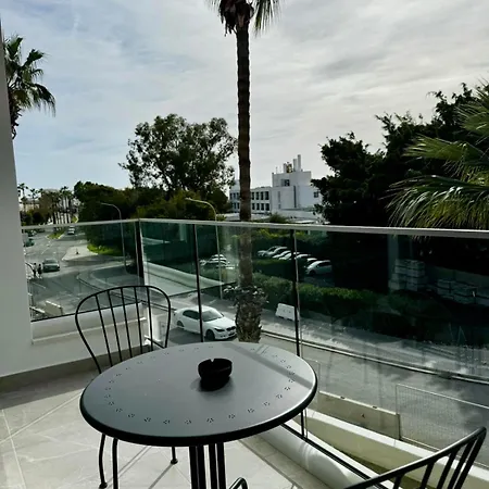Seaside Bliss 1-Bed Apt Paphos Buitenkant foto